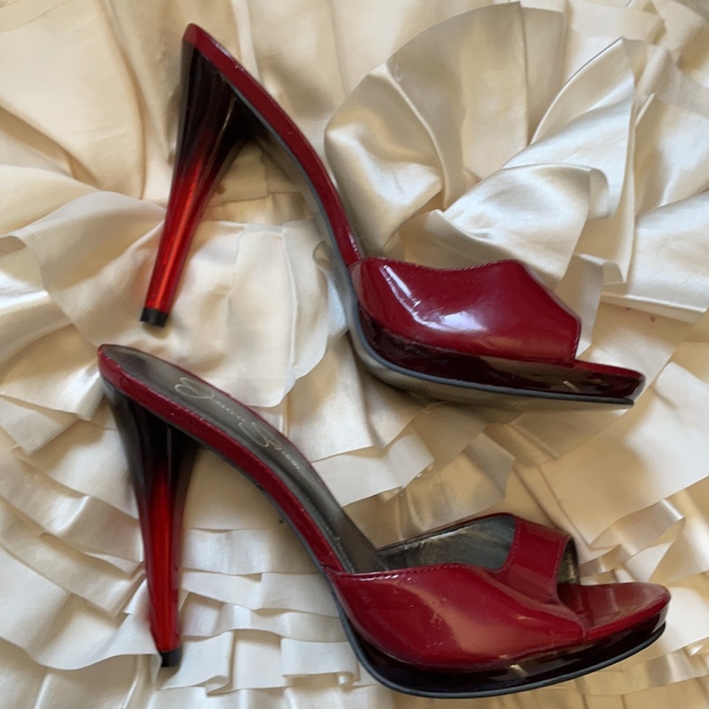 Red Pumps - image 2